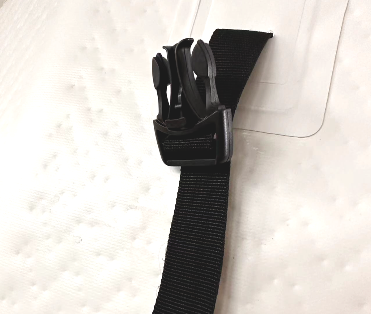 Lockable lid strap and buckle on the RevX Inflatable Classic